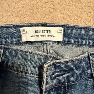 Hollister Low-Rise Relaxed Straight Jeans